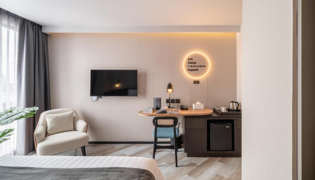 Seekers Finders Rama IV Hotel Surestay Collection By BW Bangkok Zewnętrze zdjęcie